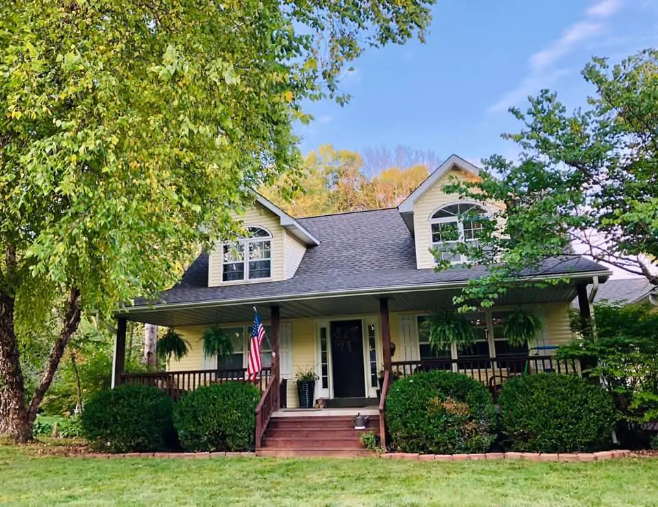 A yellow home featuring a new asphalt shingle roof in a Peoria neighborhood