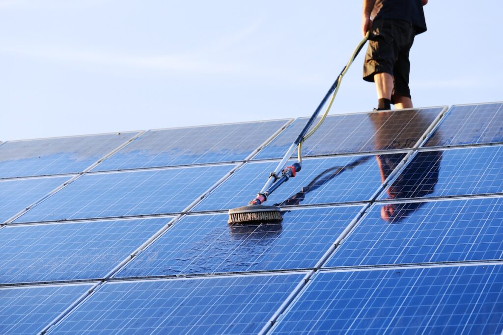 how to clean solar panels on roof Cleaning solar panels with brush and water